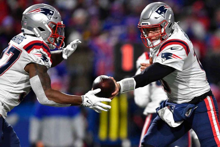Patriots, Bills each throw 1 incomplete pass in 43-25 loss