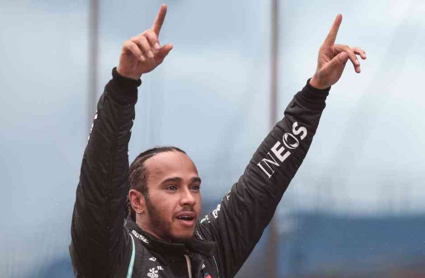 Lewis Hamilton scores seventh F1 world championship