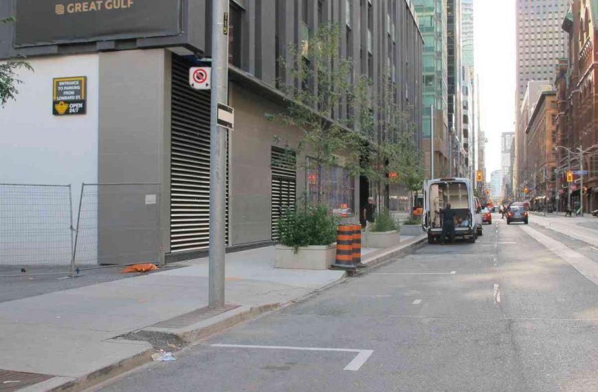 No slowing down: ‘Hungry people’ signs left in Toronto streets