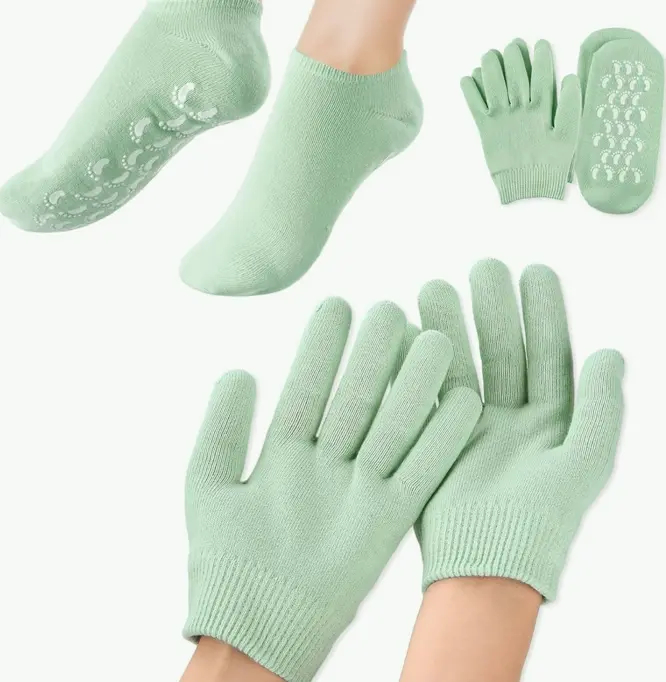 Aster Moisturizing Hand Covers and Footwear Kit